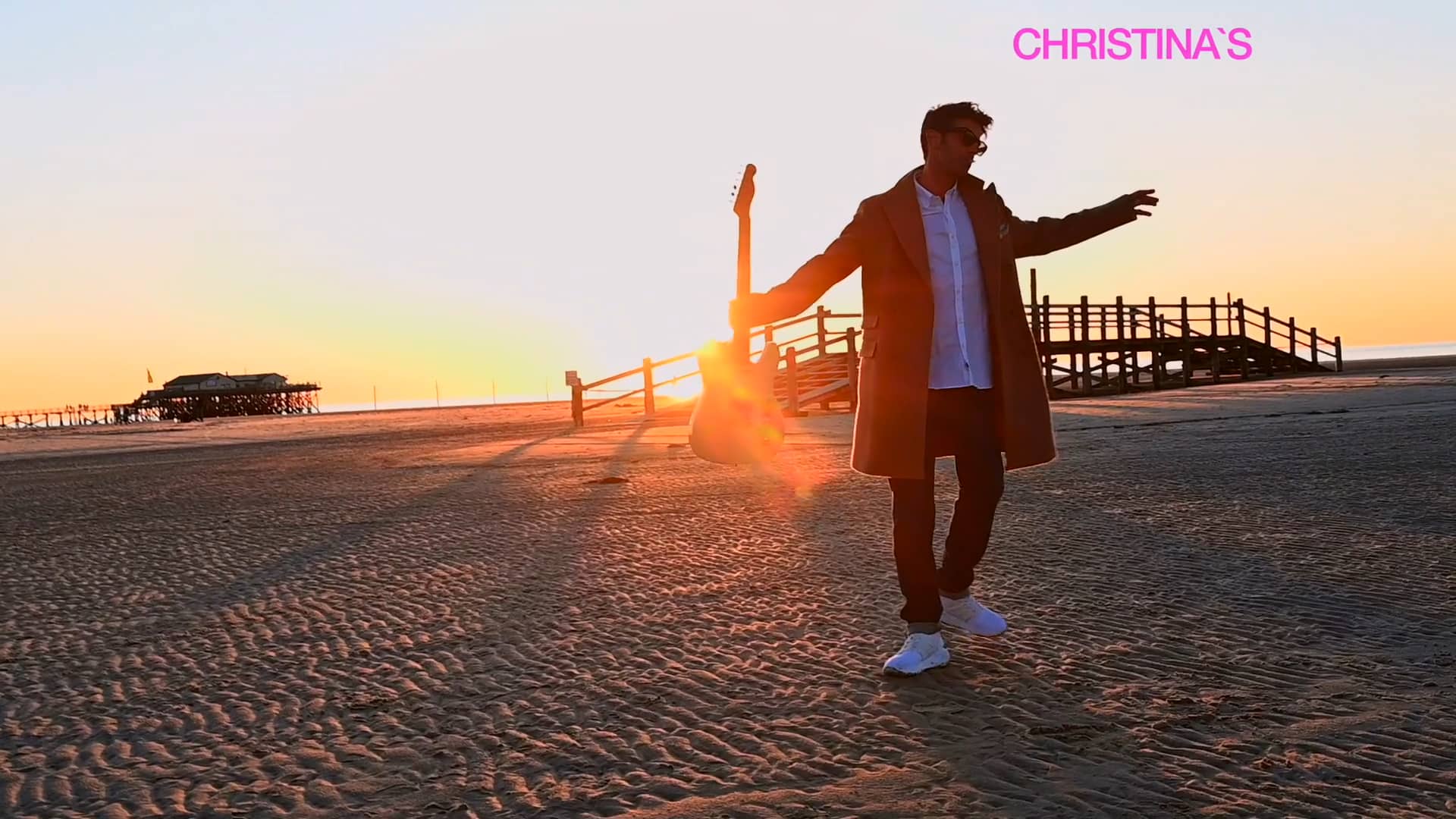 Free download CHRISTINA`S video and edit with RedcoolMedia movie maker MovieStudio video editor online and AudioStudio audio editor onlin